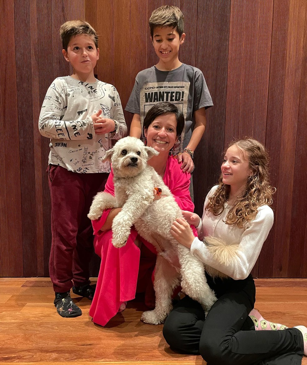 Em aparição rara, Rodrigo Bocardi e filhos vão a show do Coldplay