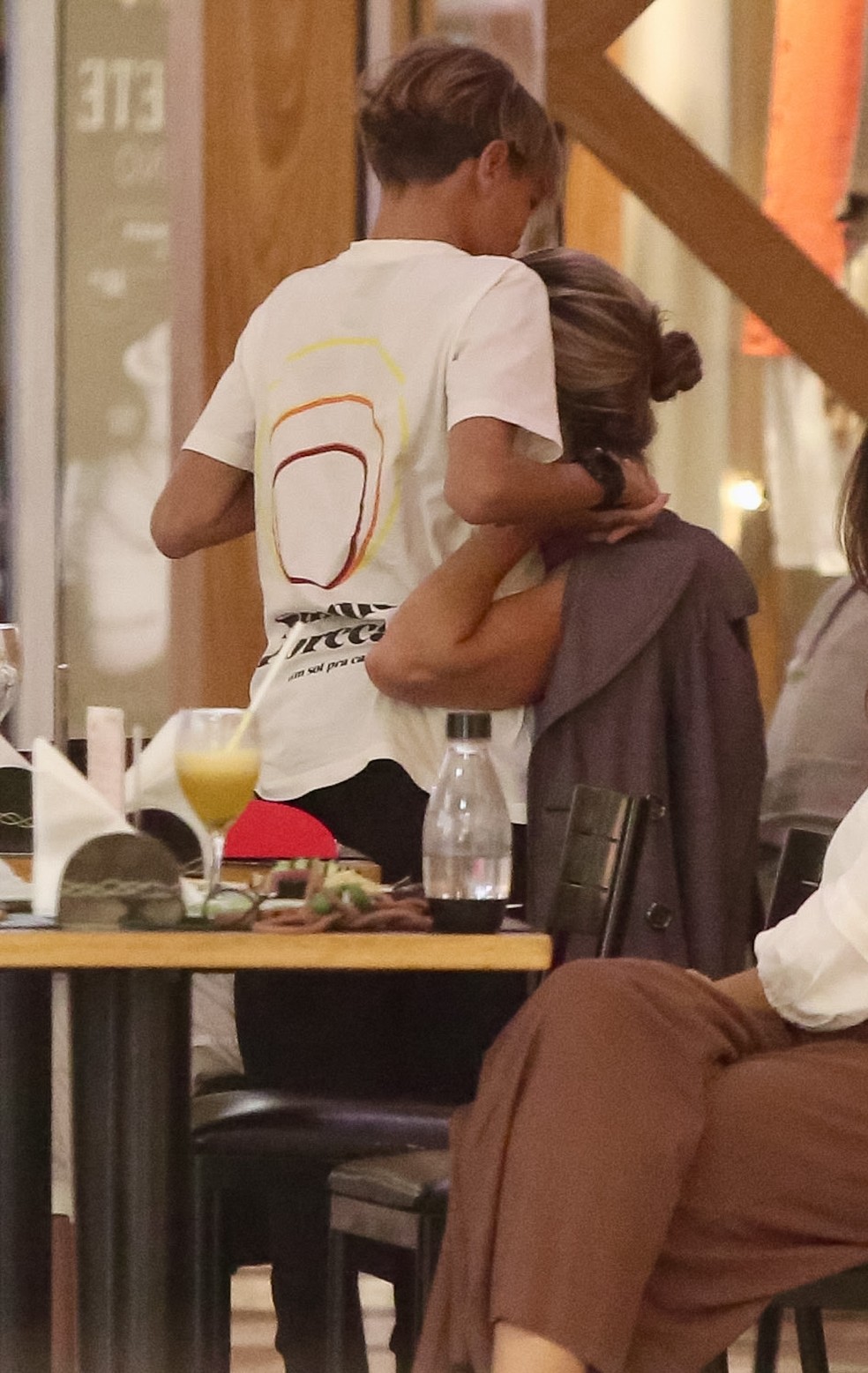 Luana Piovani mata saudade do filho mais velho em jantar — Foto: Thiago Martins/ Agnews
