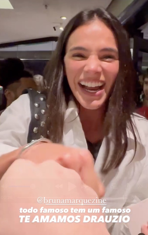 Gente como a gente: Bruna Marquezine se emociona ao conhecer Drauzio Varella  e pede foto