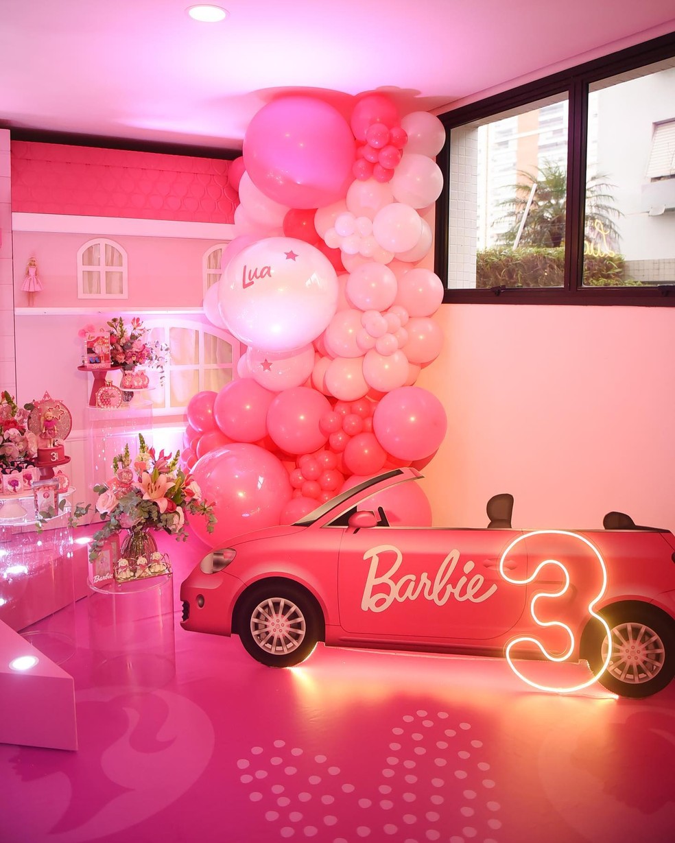 Viih Tube, Eliezer e Lua Di Felice: mesversário da Barbie — Foto: Instagram