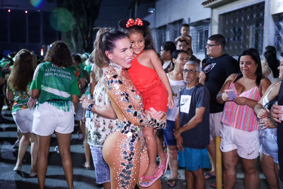 Erika Schneider em ensaio da Mocidade Independente de Padre Miguel — Foto: Thyago Andrade/Divulgação