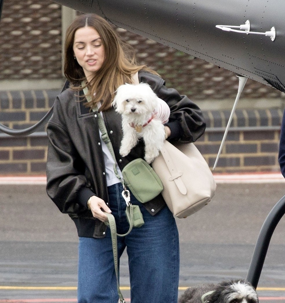 Ana de Armas e Tom Cruise — Foto: Grosby Group
