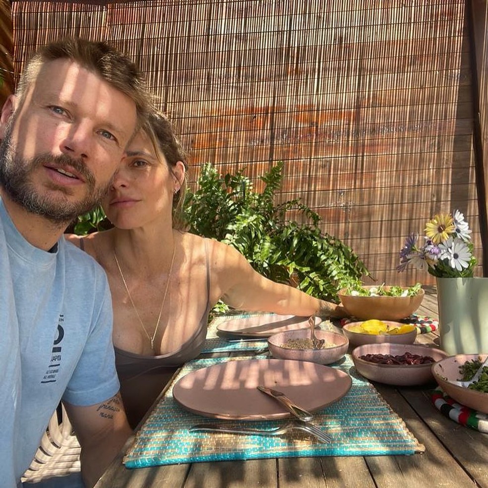 Rodrigo Hilbert e Fernanda Lima durante almoço romântico — Foto: Reprodução / Instagram