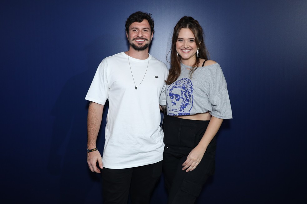 Juliana Paiva com o namorado na segunda noite do The Town — Foto: Lucas Ramos/BrazilNews