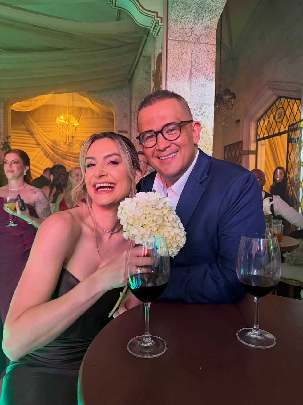 Lívia Avelar, viúva de Bruno Avelar, empresário que morreu em helicóptero que estava cantor Rick, presta homenagem — Foto: Reprodução/Instagram