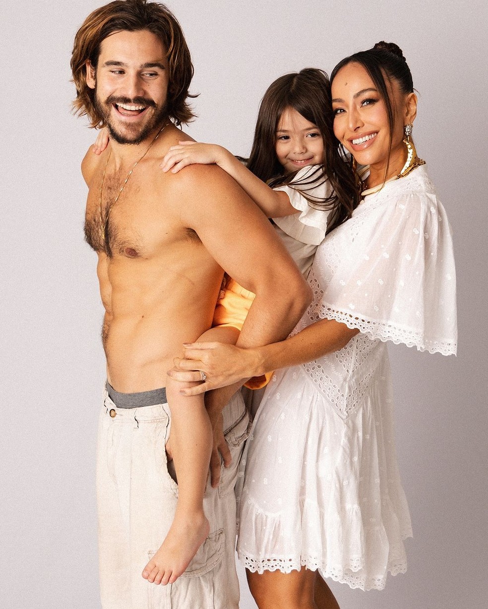 Sabrina Sato, Nicolas Prattes e Zoe — Foto: Reprodução/Instagram