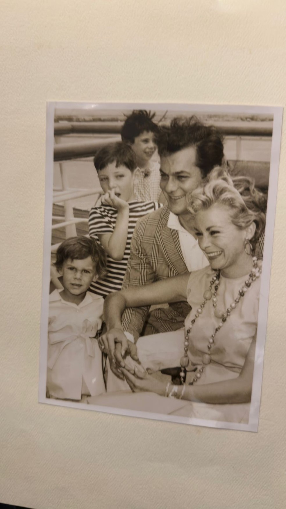 Roberto Justus e irmã, Catarina, com Tony Curtis, Janet Leigh e Jamie Lee Curtis — Foto: Arquivo Pessoal