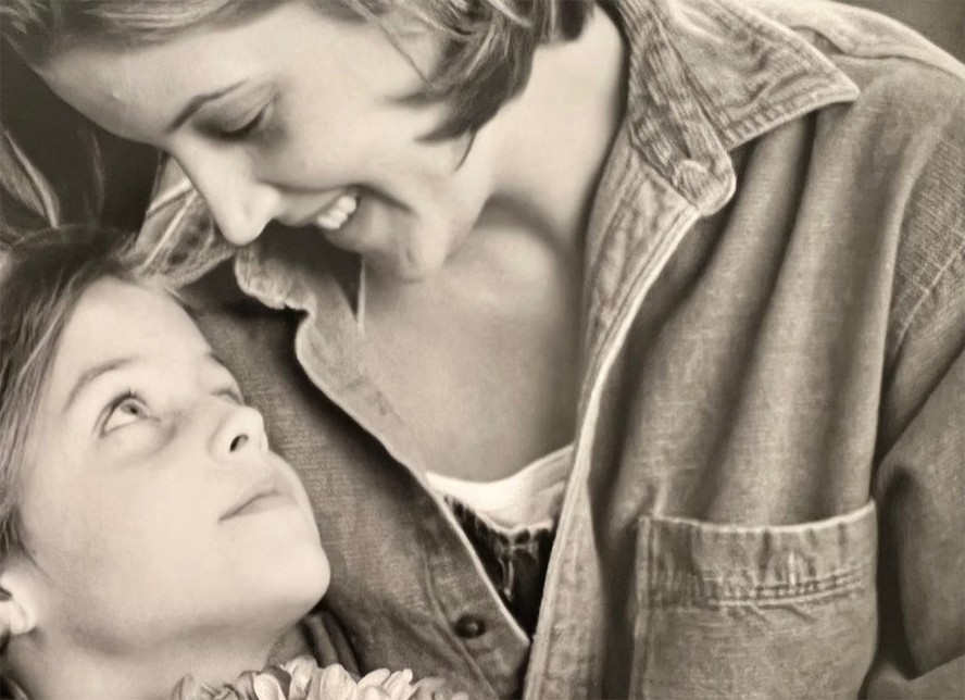 Riley Keough publica foto antiga com a mãe, Lisa Marie Presley