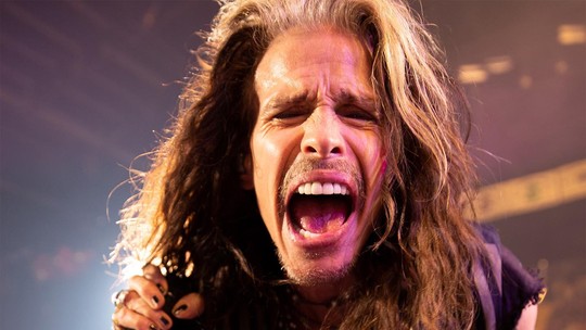 Steven Tyler fratura laringe e Aerosmith adia todos os shows para 2024