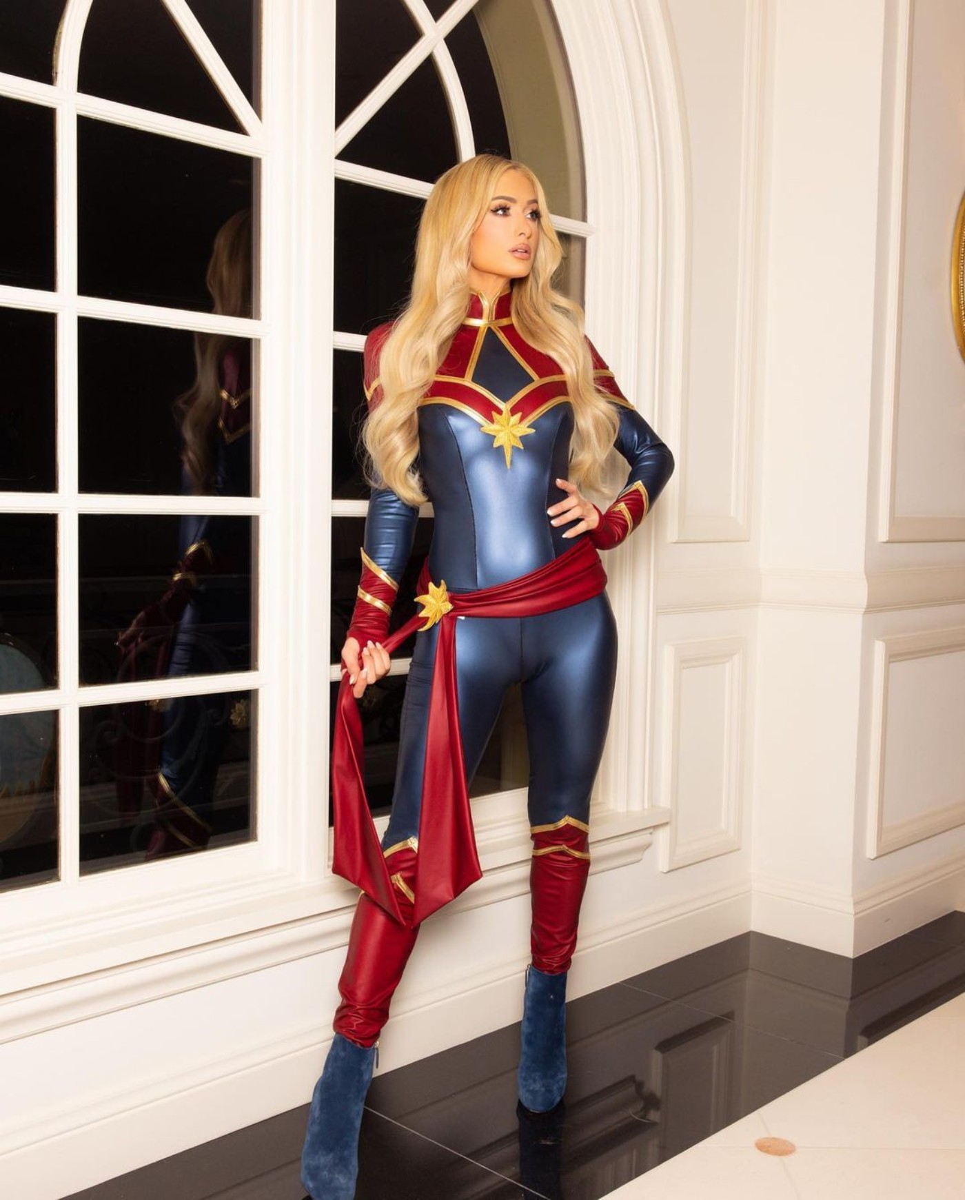 Paris Hilton como Capitã Marvel — Foto: @kevinostaj
