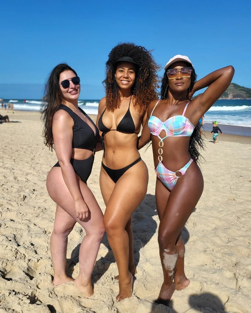 Erika Januza posta em Instagram dia de praia — Foto: Reprodução do Instagram