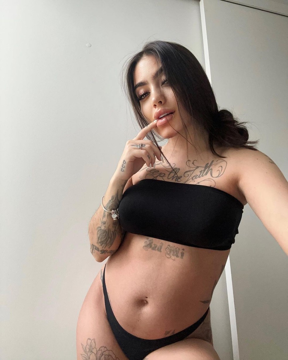 MC Mirella exibe barriguinha de grávida — Foto: Reprodução/Instagram