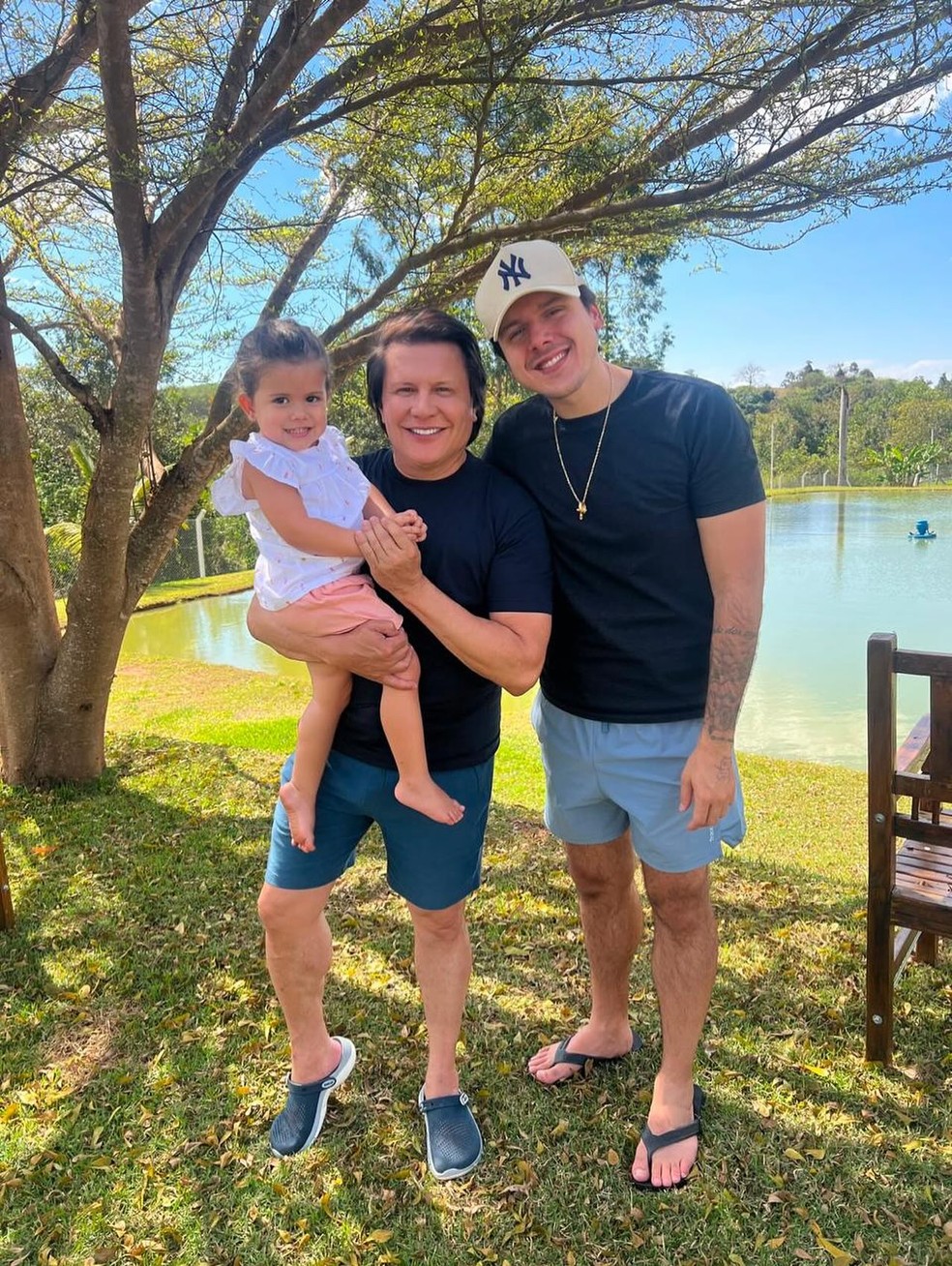 Giovani com a neta e o filho, Marcelo Morais — Foto: Reprodução/Instagram