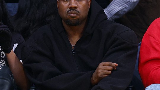 Kanye West é processado após arremessar celular de fotógrafa na rua