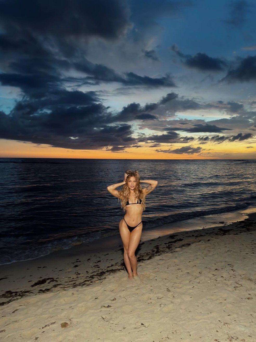 Luísa Sonza curte pôr do sol na praia e posa de biquíni; veja fotos — Foto: Reprodução/Instagram