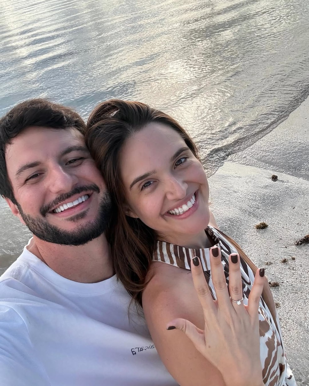 Juliana Paiva fica noiva de empresário e mostra fotos do pedido: 'Minha ...