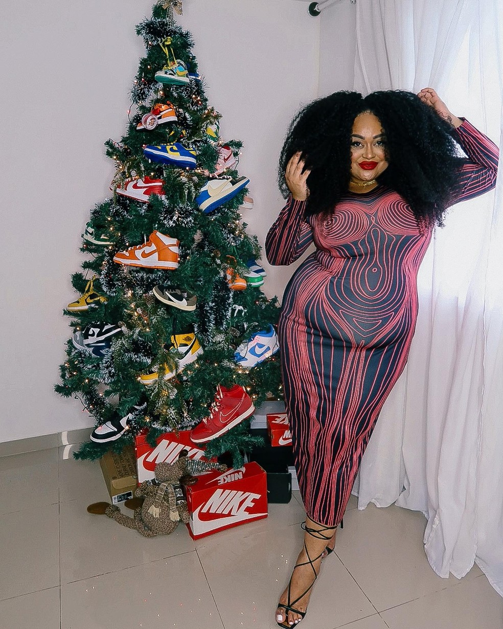 Ex-BBB Rízia Cerqueira mostra árvore de Natal decorada com tênis ...