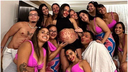 Mirella Santos faz festa para se despedir da barriga de grávida 
