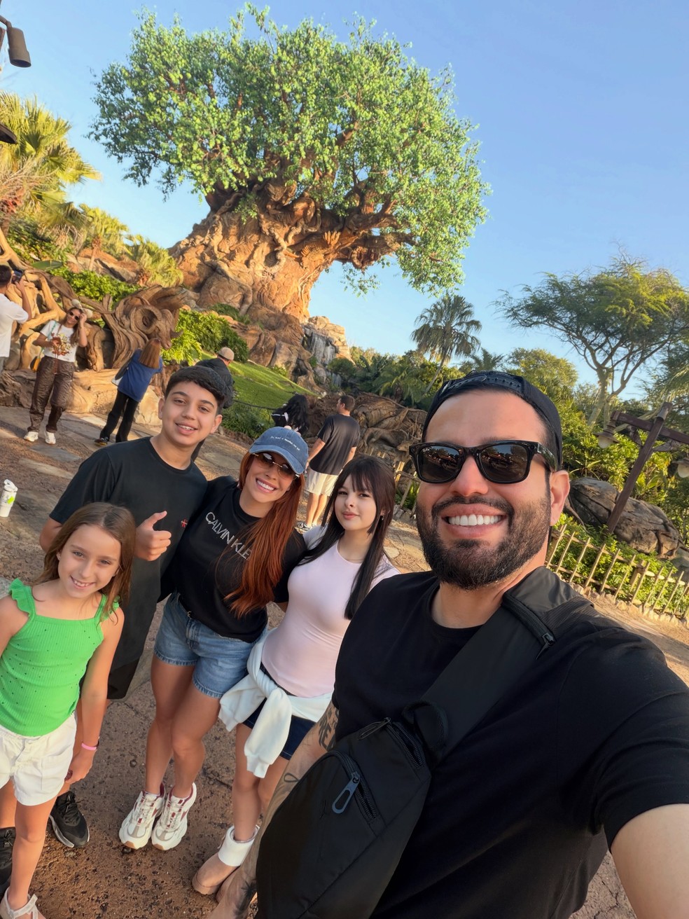 Jaquelline Grohalski curte a Disney com a filha, Isabella Grohalski, o namorado, Genilson Farias, e afilhados — Foto: Arquivo pessoal