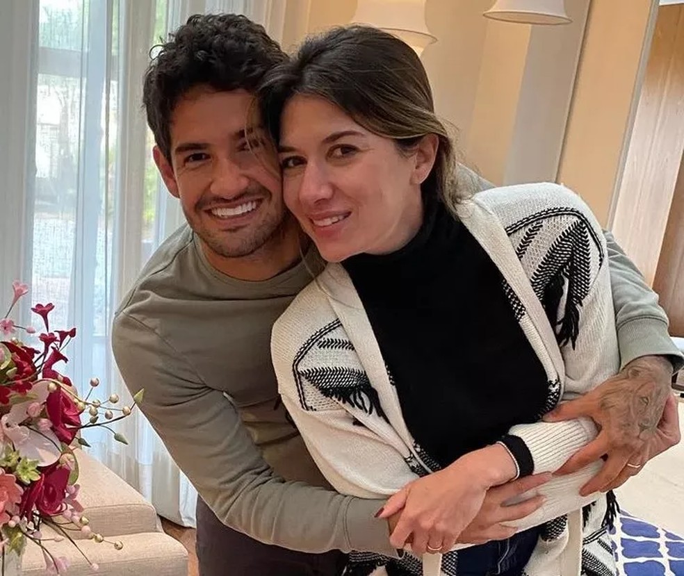 Alexandre Pato e Rebeca Abravanel esperam o primeiro filho
