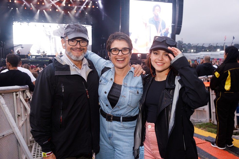 Sandra Annenberg e Ernesto Paglia curtem o Lollapalooza com a filha