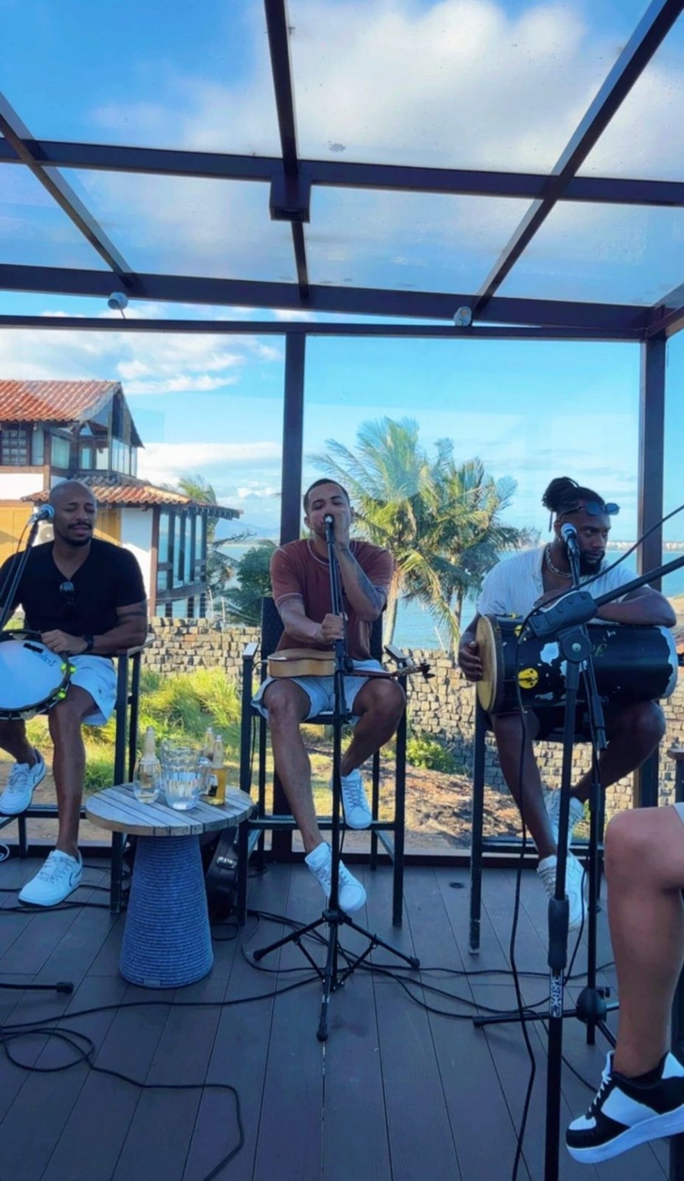 Isis Valverde e Marcus Buaiz curtem roda de pagode em Vitória — Foto: Reprodução/ Instagram
