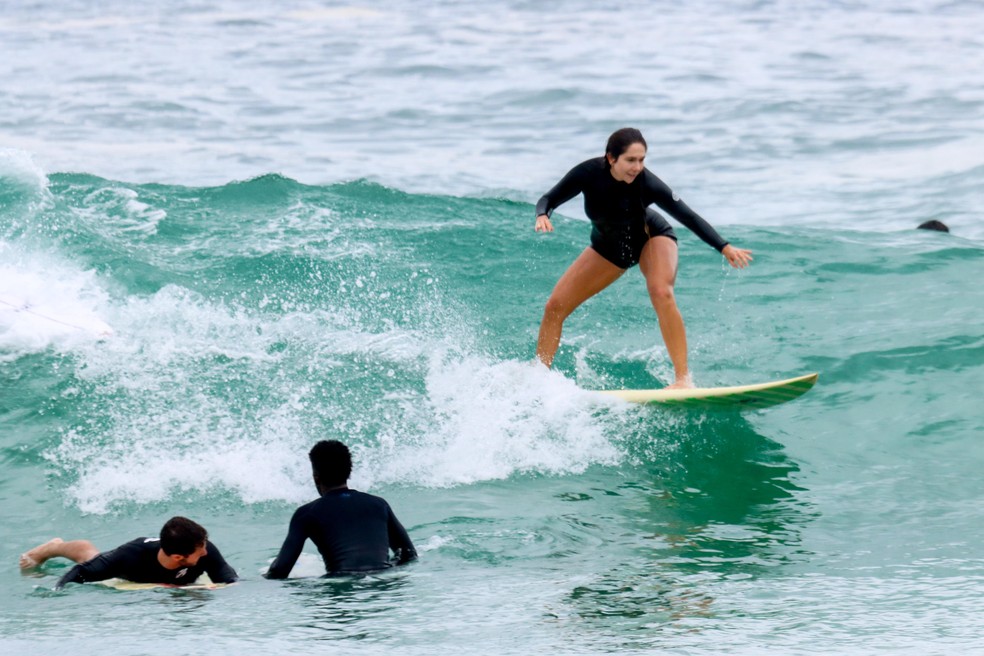 Carol Portaluppi em Ipanema — Foto: JC PEREIRA/ AGNEWS