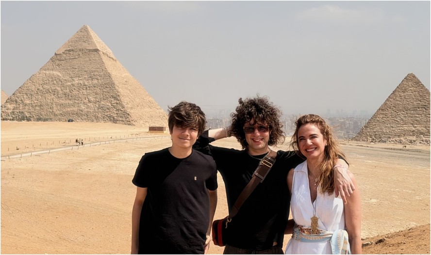 Luciana Gimenez viaja com os filhos