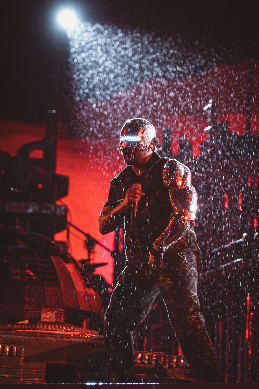 The Weeknd enfrenta chuva e faz show incrível no Rio de Janeiro ...