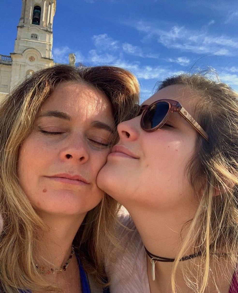 Maria Maud com a mãe, Cláudia Abreu — Foto: Reprodução/Instagram