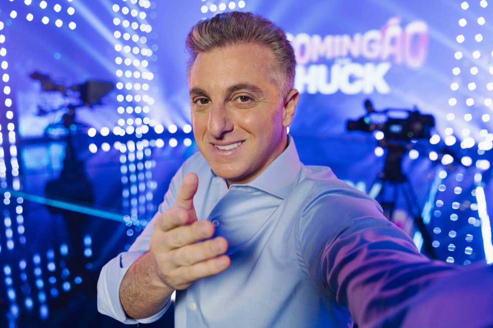 Luciano Huck no palco do 'Doming&atilde;o com Huck' &mdash; Foto: Globo/Victor Pollak