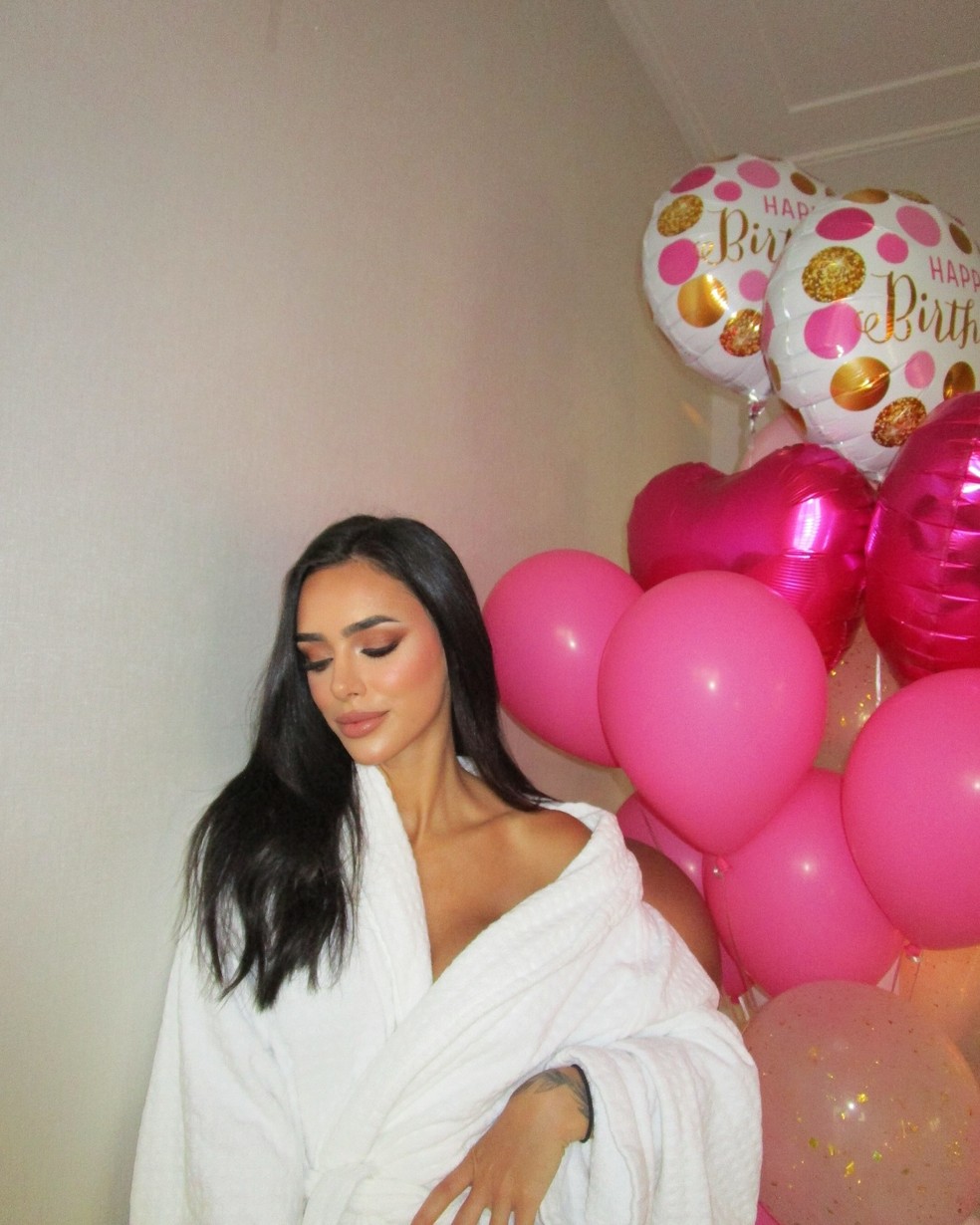 Bruna Biancardi compartilha novos cliques de viagem para Dubai com Mavie e  Neymar
