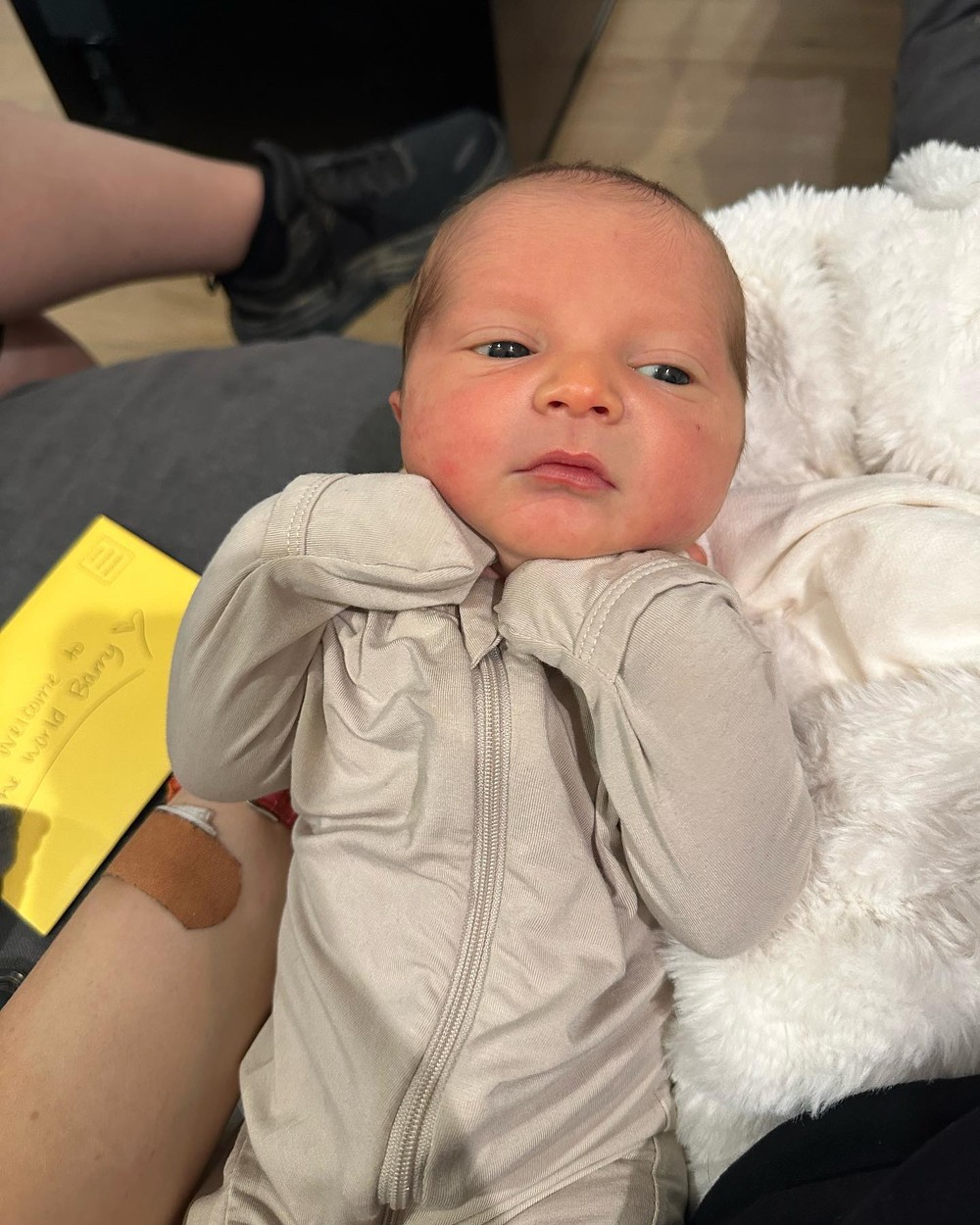 Meghan Trainor dá à luz e apresenta o segundo filho com Daryl Sabara
