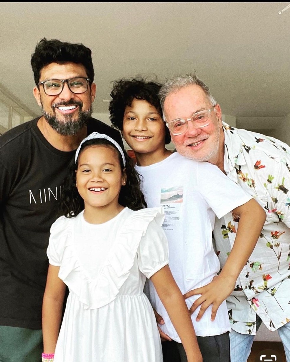 Luiz Fernando Guimarães com a família — Foto: Reprodução/Instagram