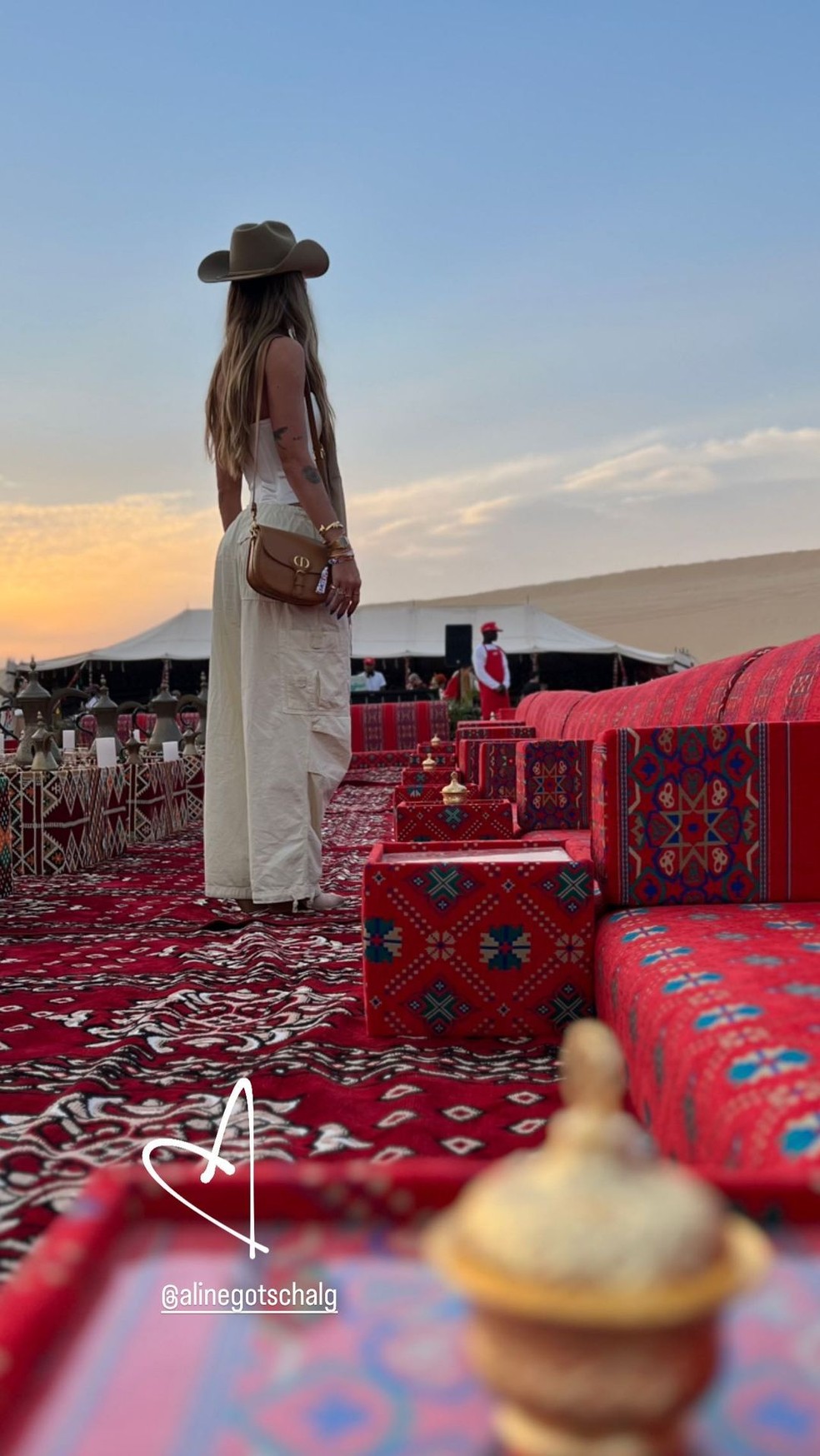Aline Gotschalg em deserto no Catar — Foto: Reprodução/Instagram