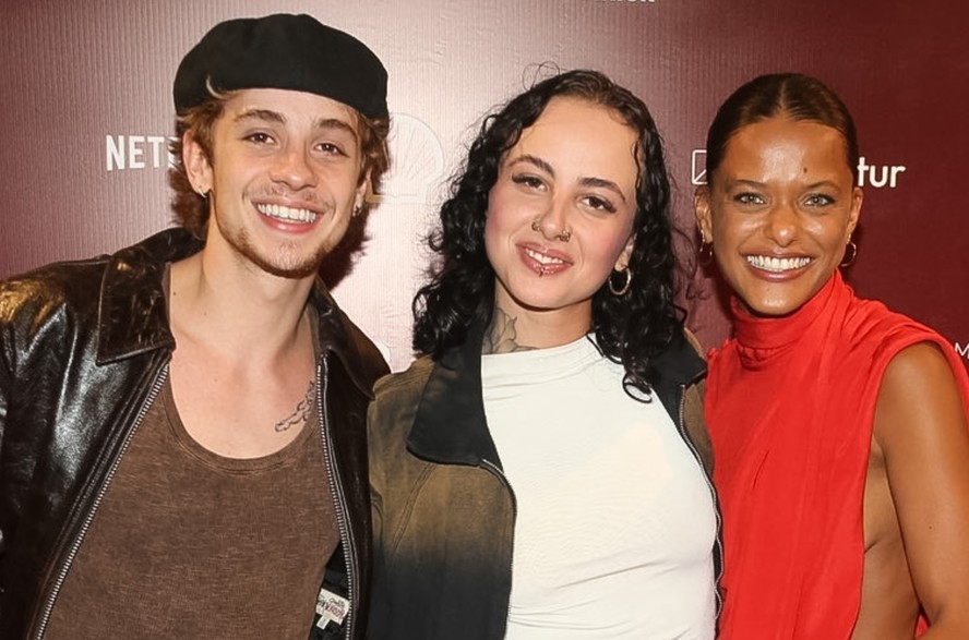 Juliano Floss posa com Thainá Duarte