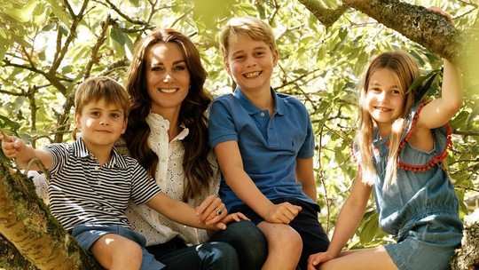 Kate Middleton fotografa o filho caçula no aniversário de 6 anos após polêmica de edição