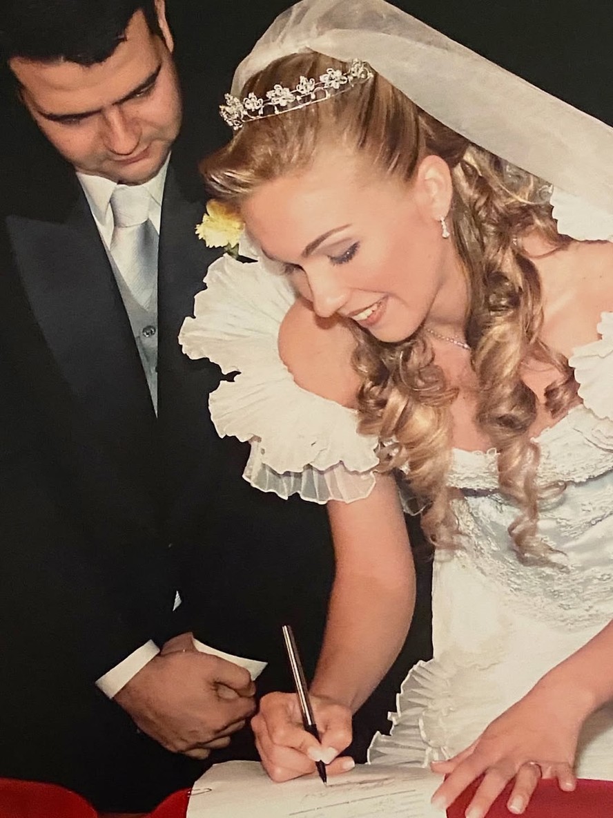 Andrezza Cruz abre baú e resgata foto em aniversário de 20 anos de ...