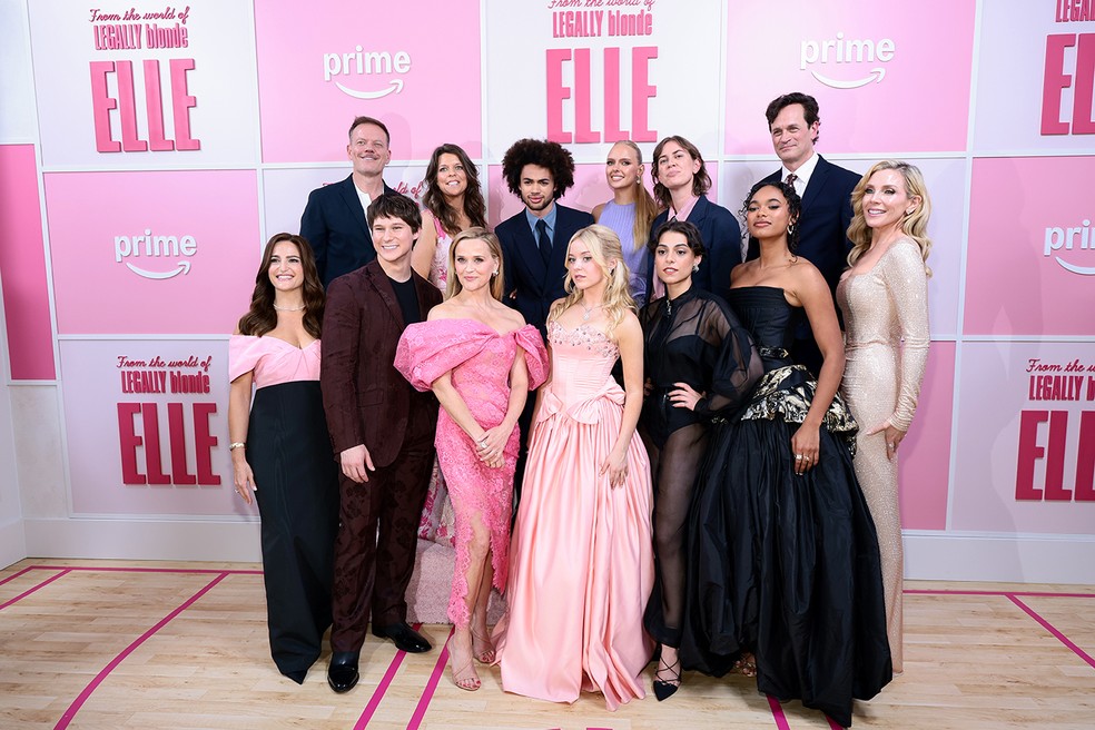 Parte do elenco e equipe da série 'Elle' — Foto: Getty Images
