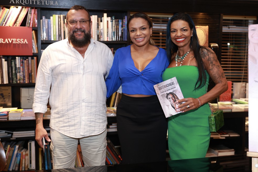 Quitéria Chagas lança livro no Rio ao lado da filha; fotos