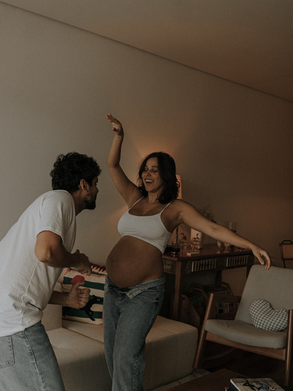 Thati Lopes posa para ensaio gestante com George Sauma: 'Últimos ...