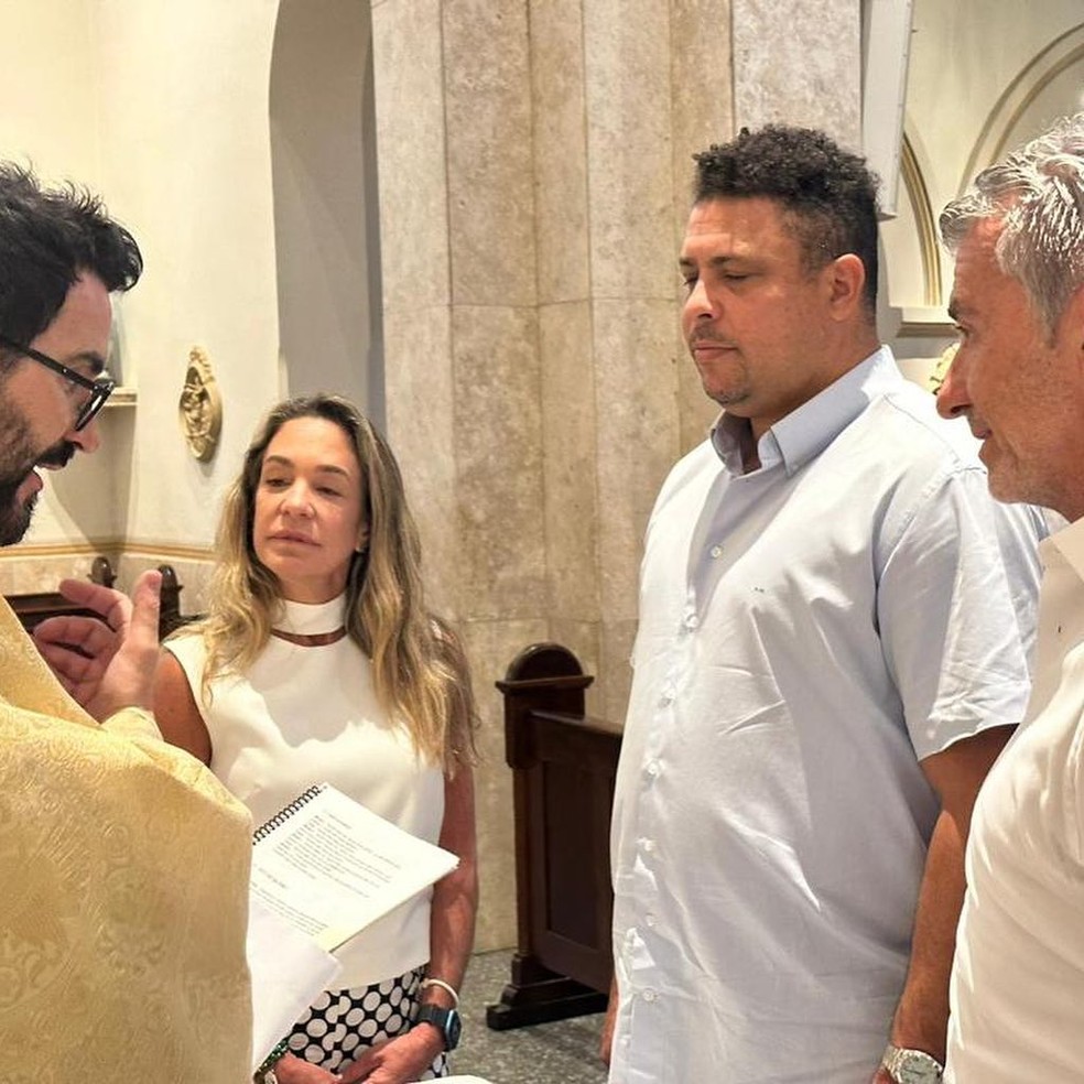 Ronaldo é batizado na Igreja Católica, por Pe. Fábio de Melo — Foto: Reprodução/Instagram