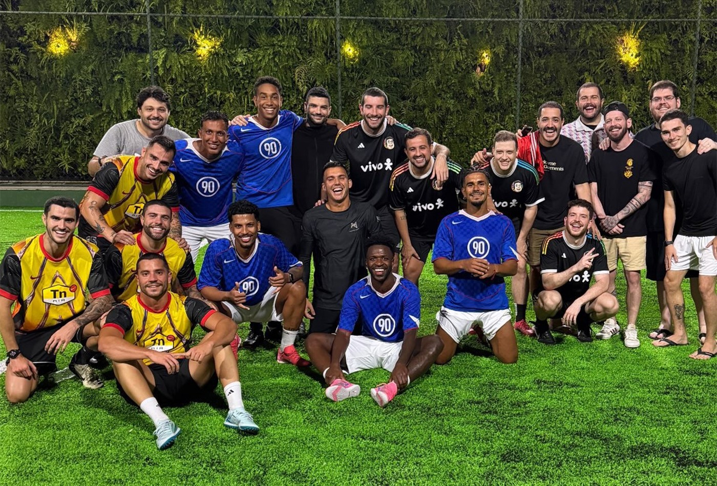 Após Copa, Vini Jr joga futebol com André Lamoglia e mais 'parças' no Rio