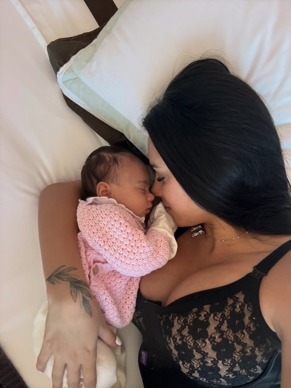 Bruna Biancardi abre álbum de fotos de vida em família com Neymar, Mavie e Mel — Foto: Reprodução/Instagram
