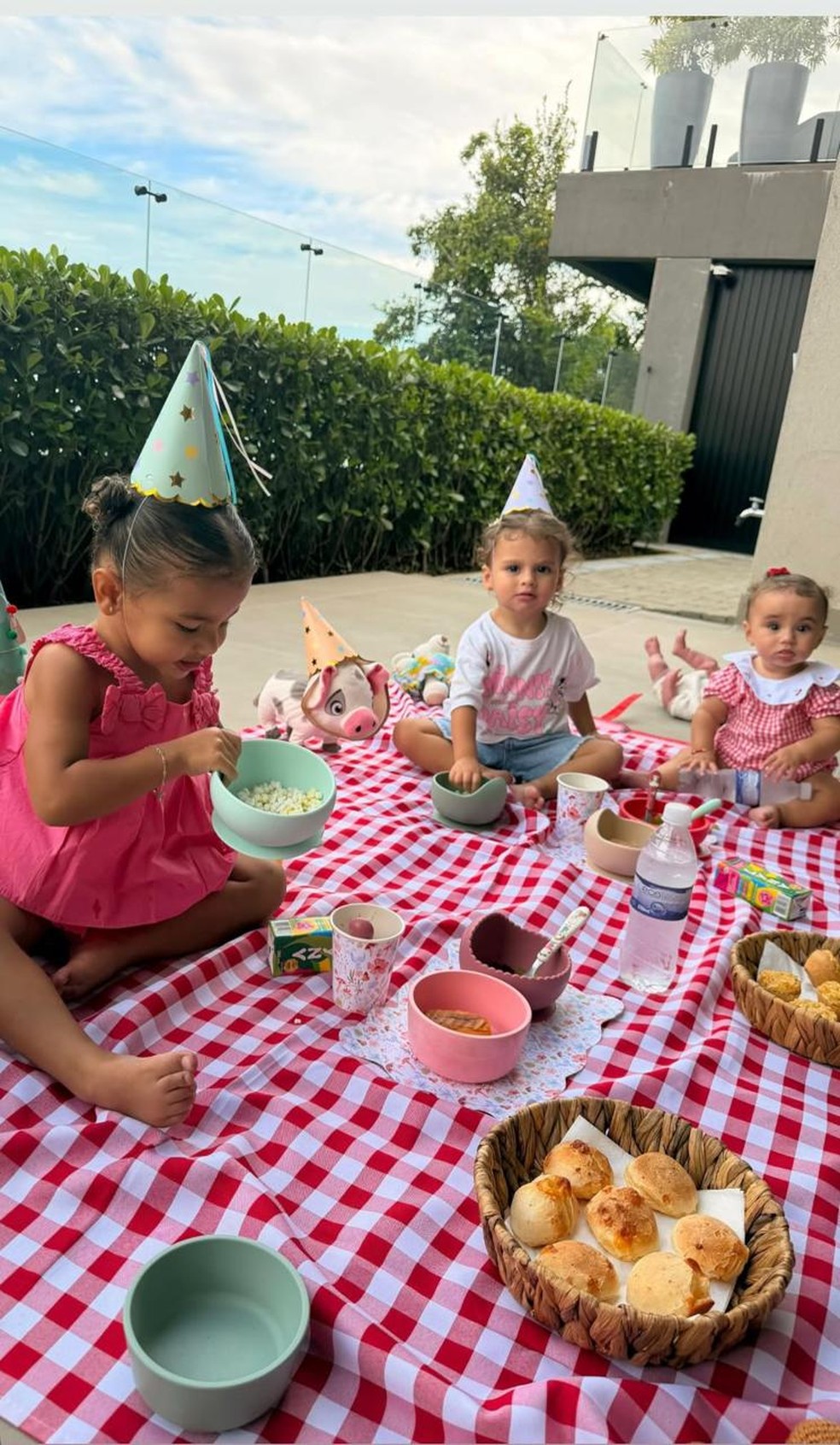 Mavie, Helena e Mel, filhas de Neymar — Foto: Reprodução/ Instagram