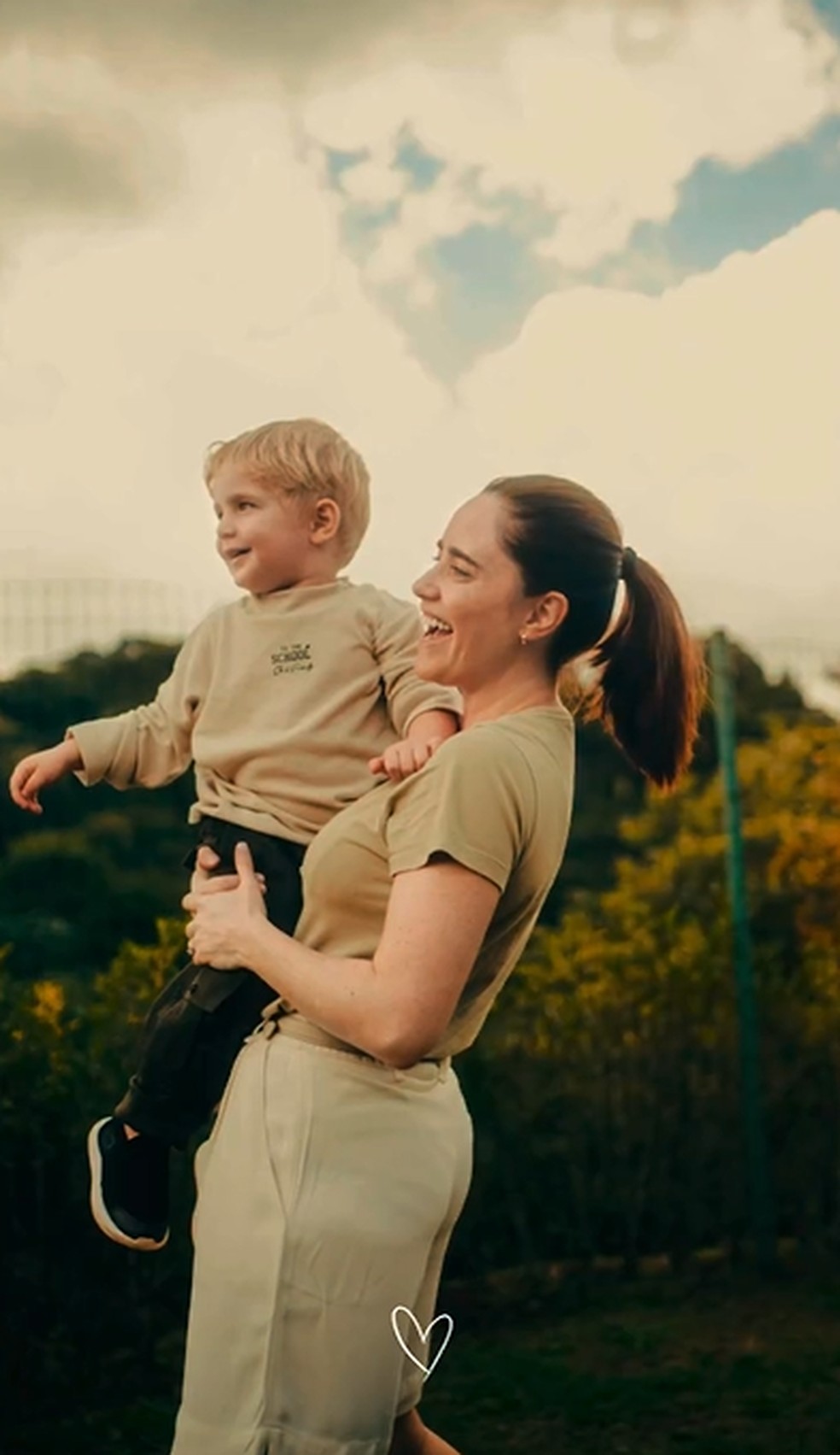 Fernanda Vasconcellos com o filho — Foto: Reprodução/Instagram