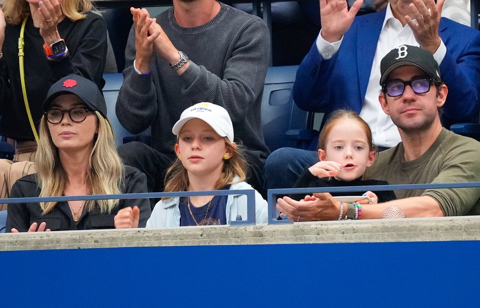 Emily Blunt e John Krasinski com os filhos — Foto: Getty