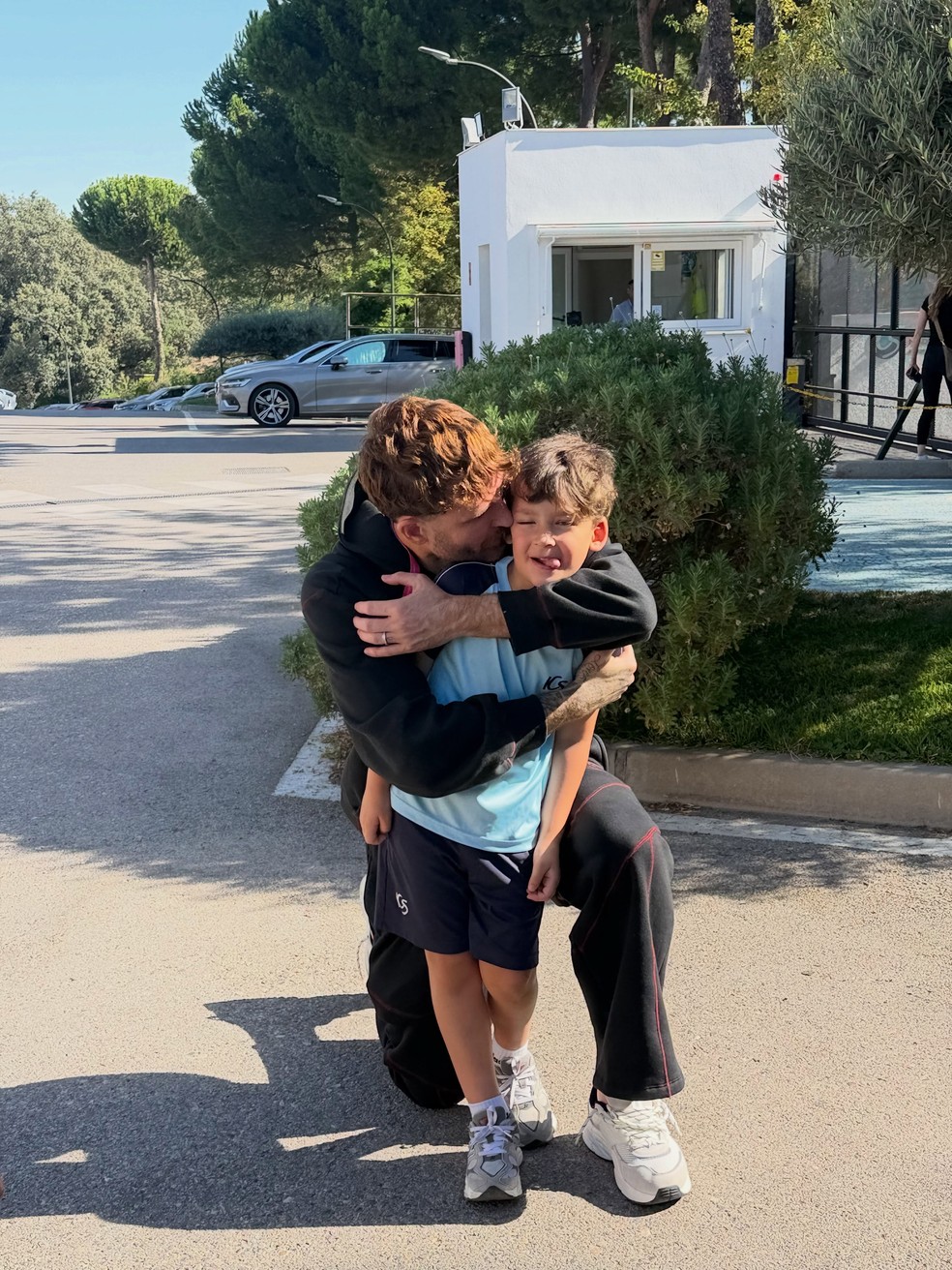Léo Pereira curte momentos em Madrid com Helena e Matteo, seus filhos com Tainá Militão — Foto: Reprodução/Instagram
