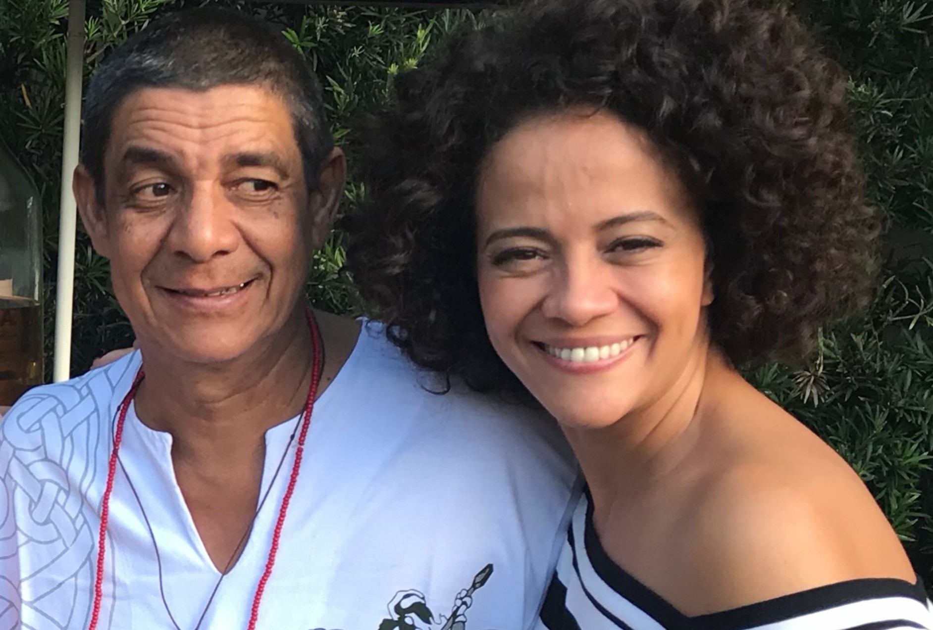 Aline Borges fala de encontro com Zeca Pagodinho ao viver a mãe dele em filme: 'Não gosta de ser tietado'