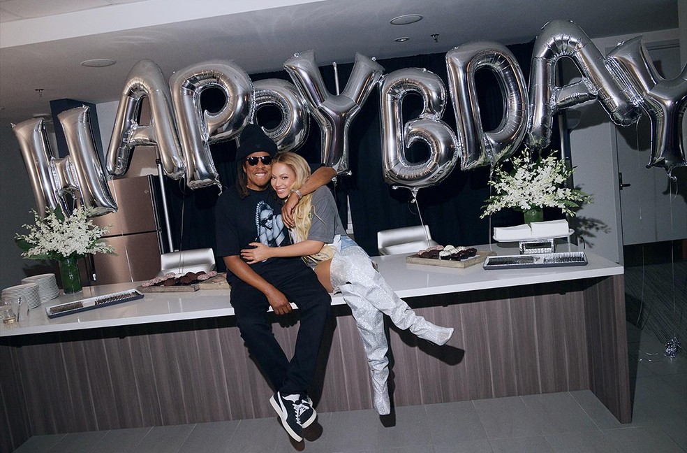 Beyoncé abre álbum de fotos de sua festa de aniversário de 42 anos — Foto: Instagram